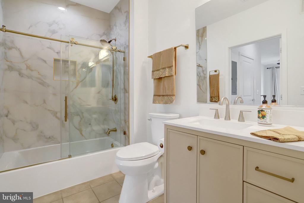 1800 WILSON BOULEVARD Unit: 330