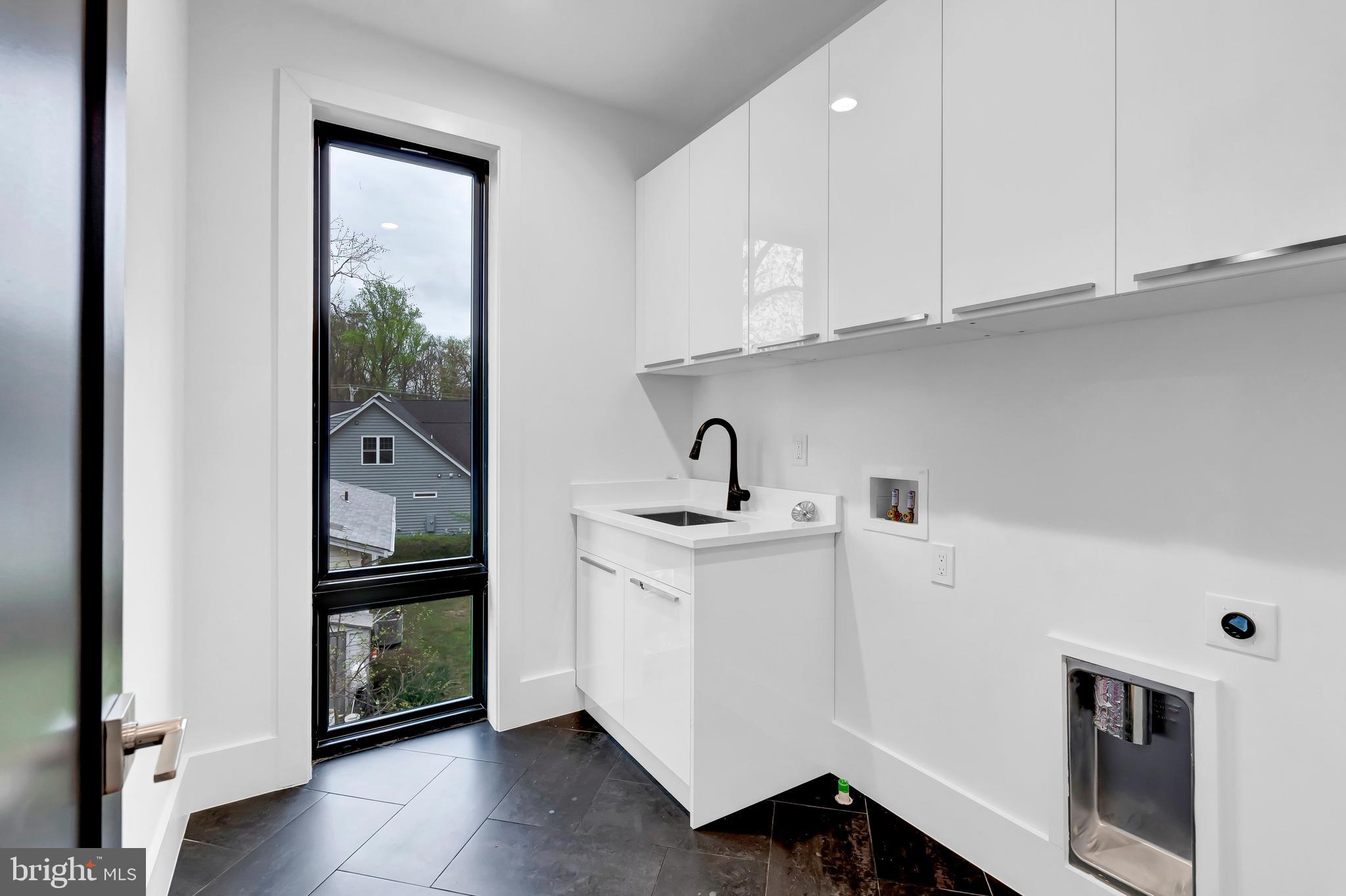 911 Myers Cir SW
