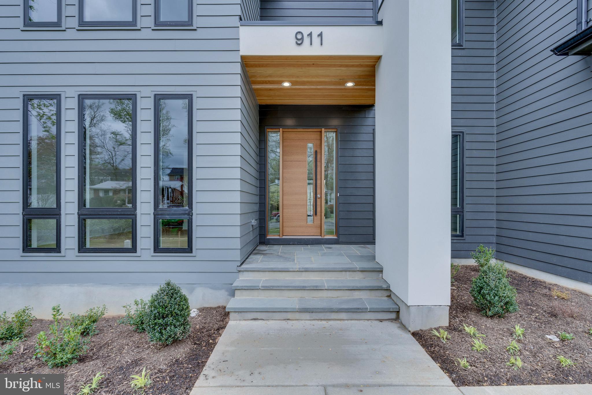 911 Myers Cir SW