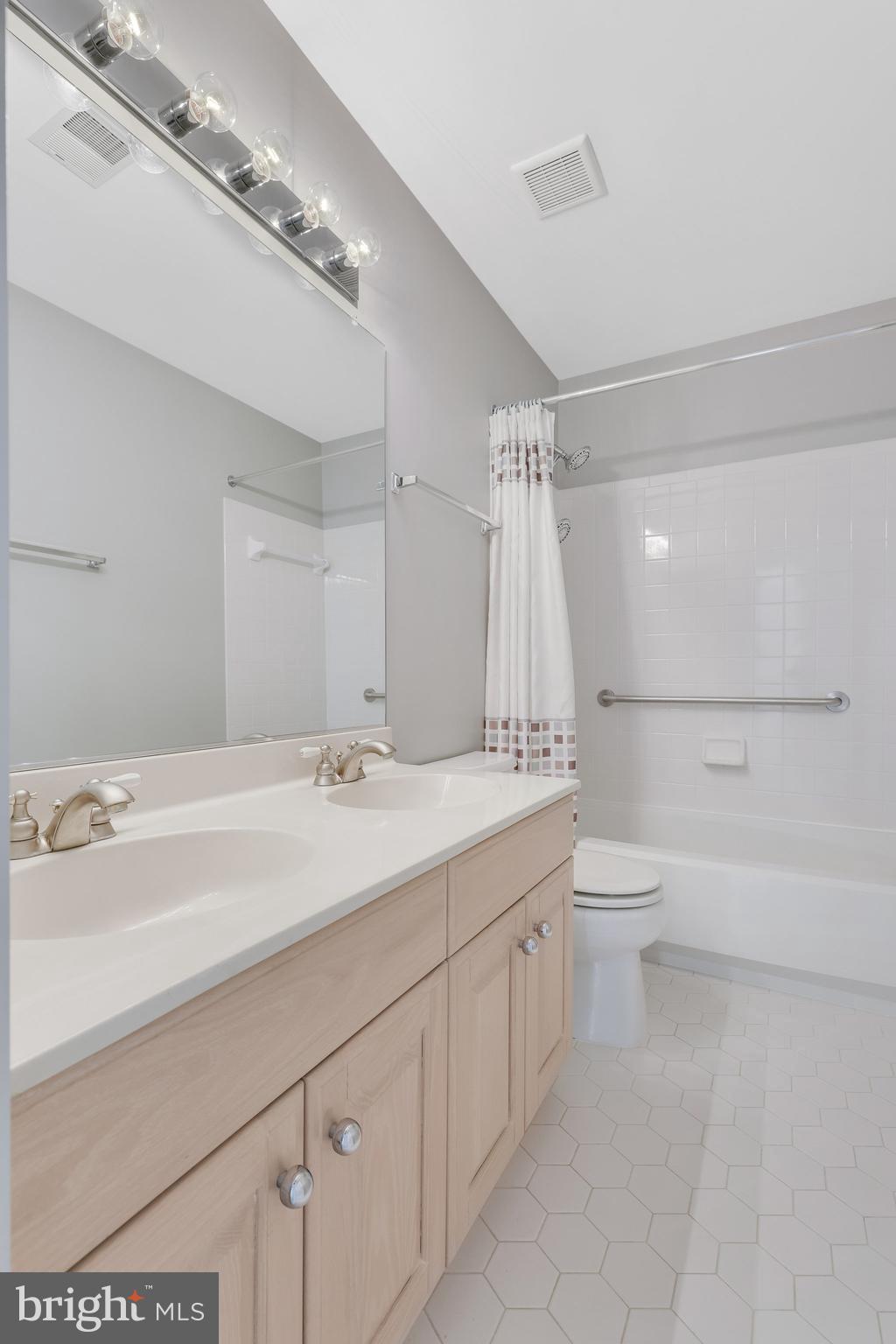 2903 Langholm Pl