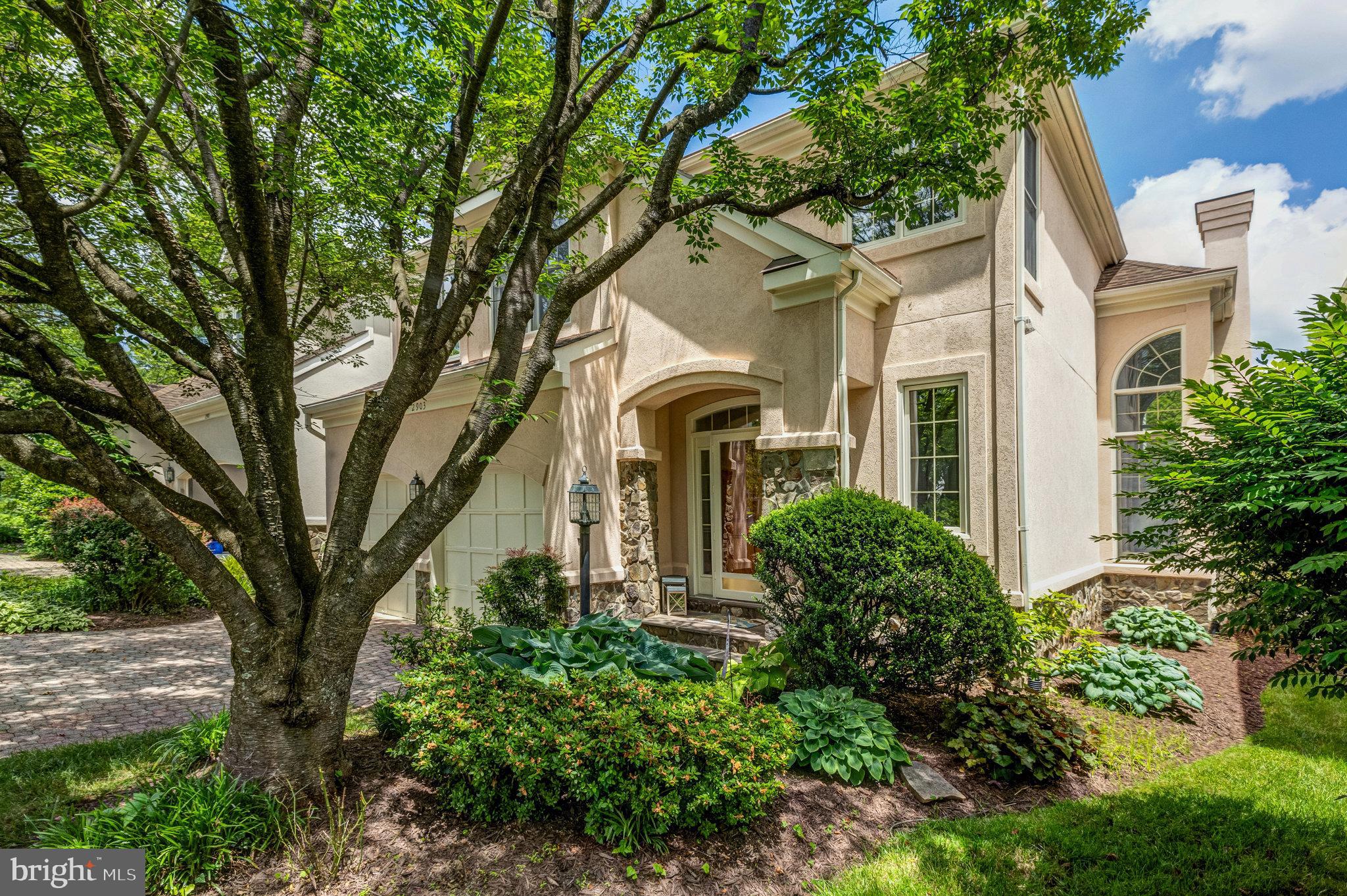 2903 Langholm Pl
