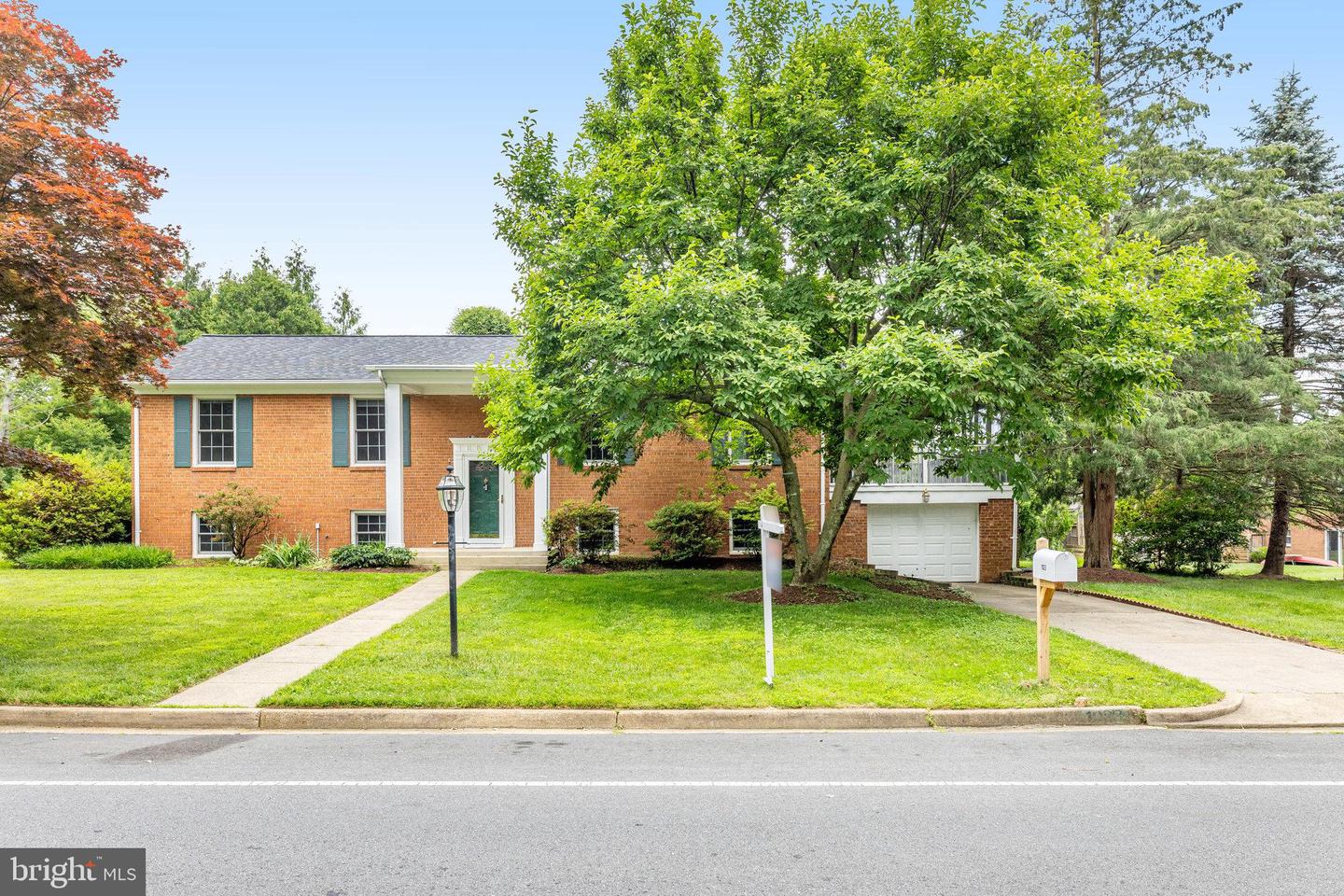 1023 WESTBRIAR DR NE