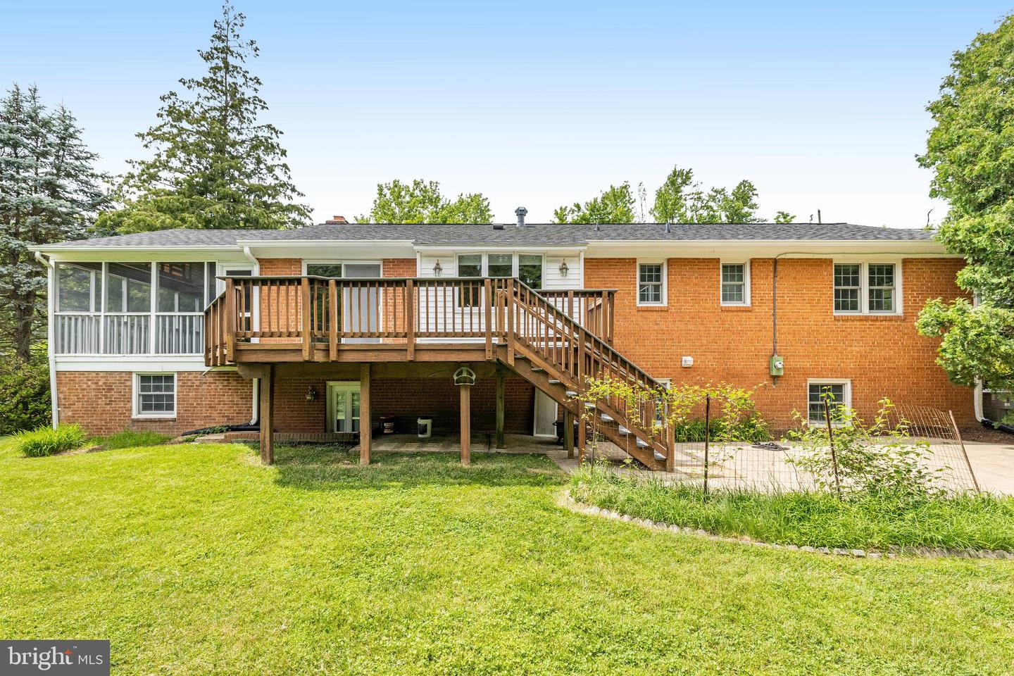 1023 WESTBRIAR DR NE