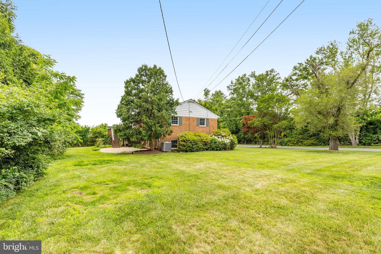 1023 WESTBRIAR DR NE