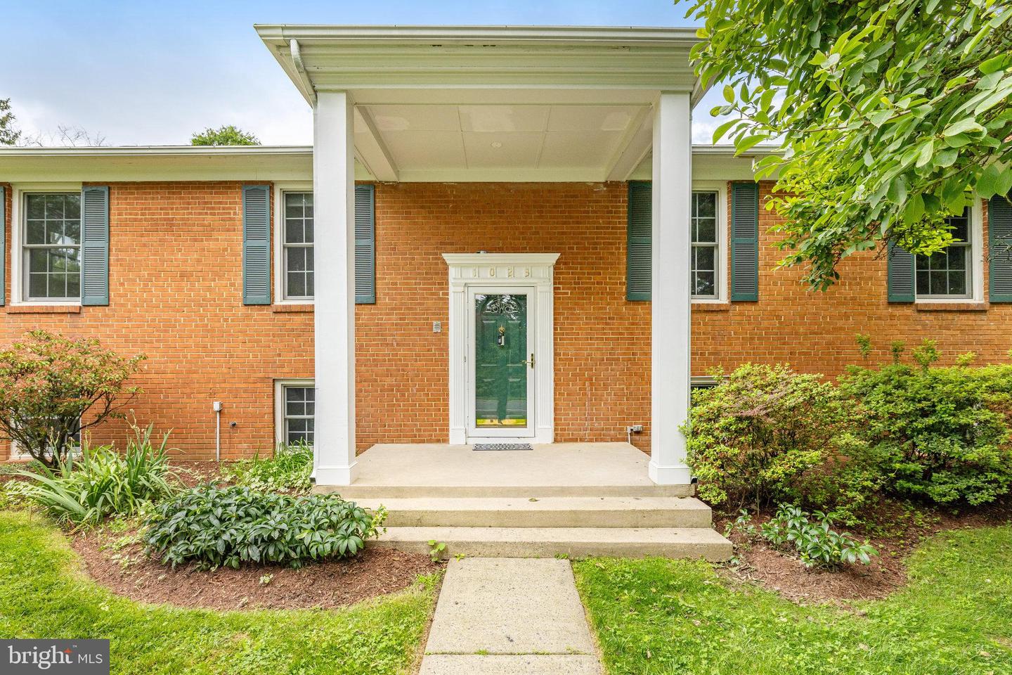 1023 WESTBRIAR DR NE