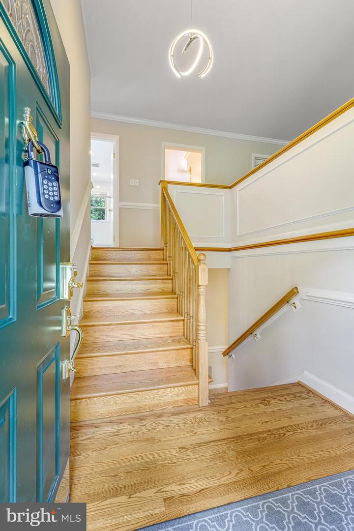1023 WESTBRIAR DR NE