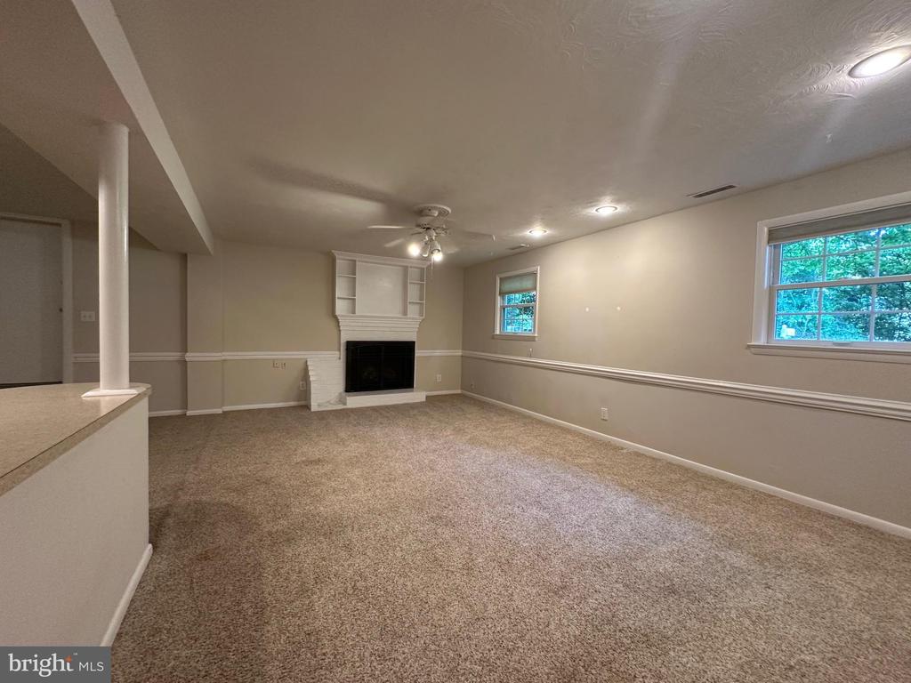 1023 WESTBRIAR DR NE