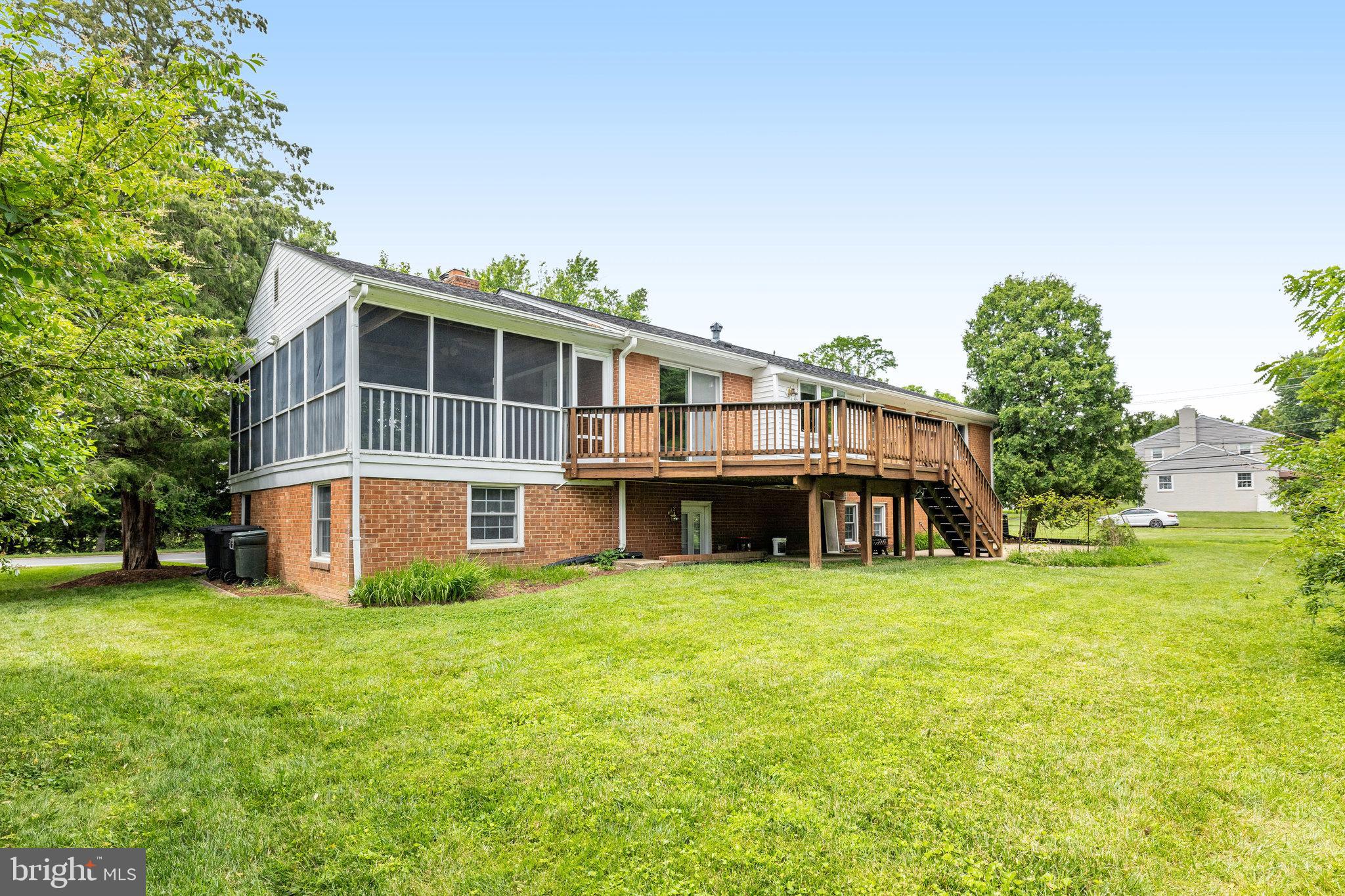 1023 WESTBRIAR DR NE