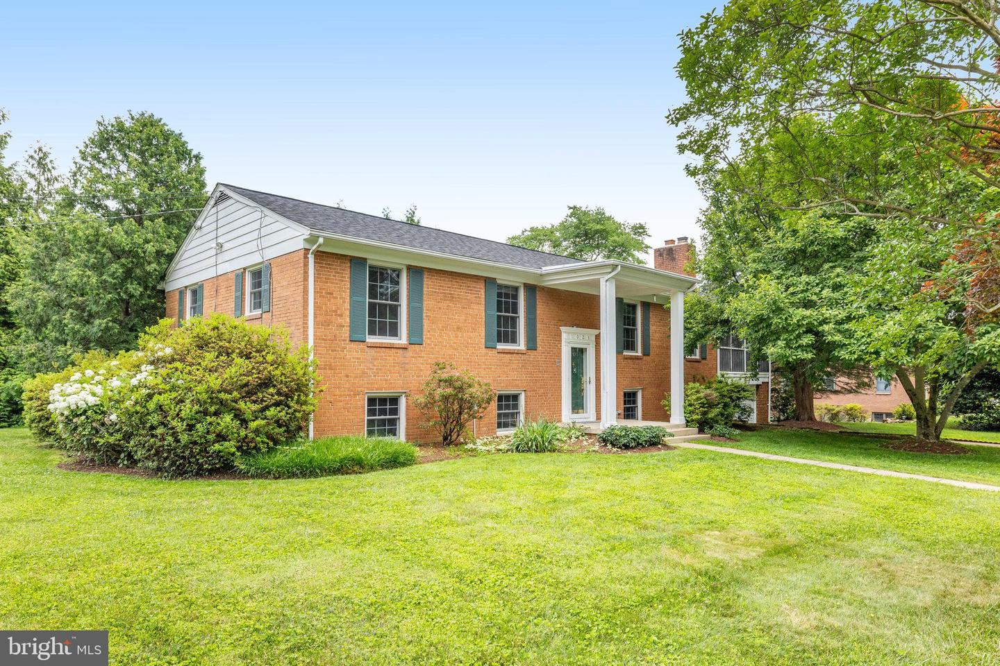 1023 WESTBRIAR DR NE