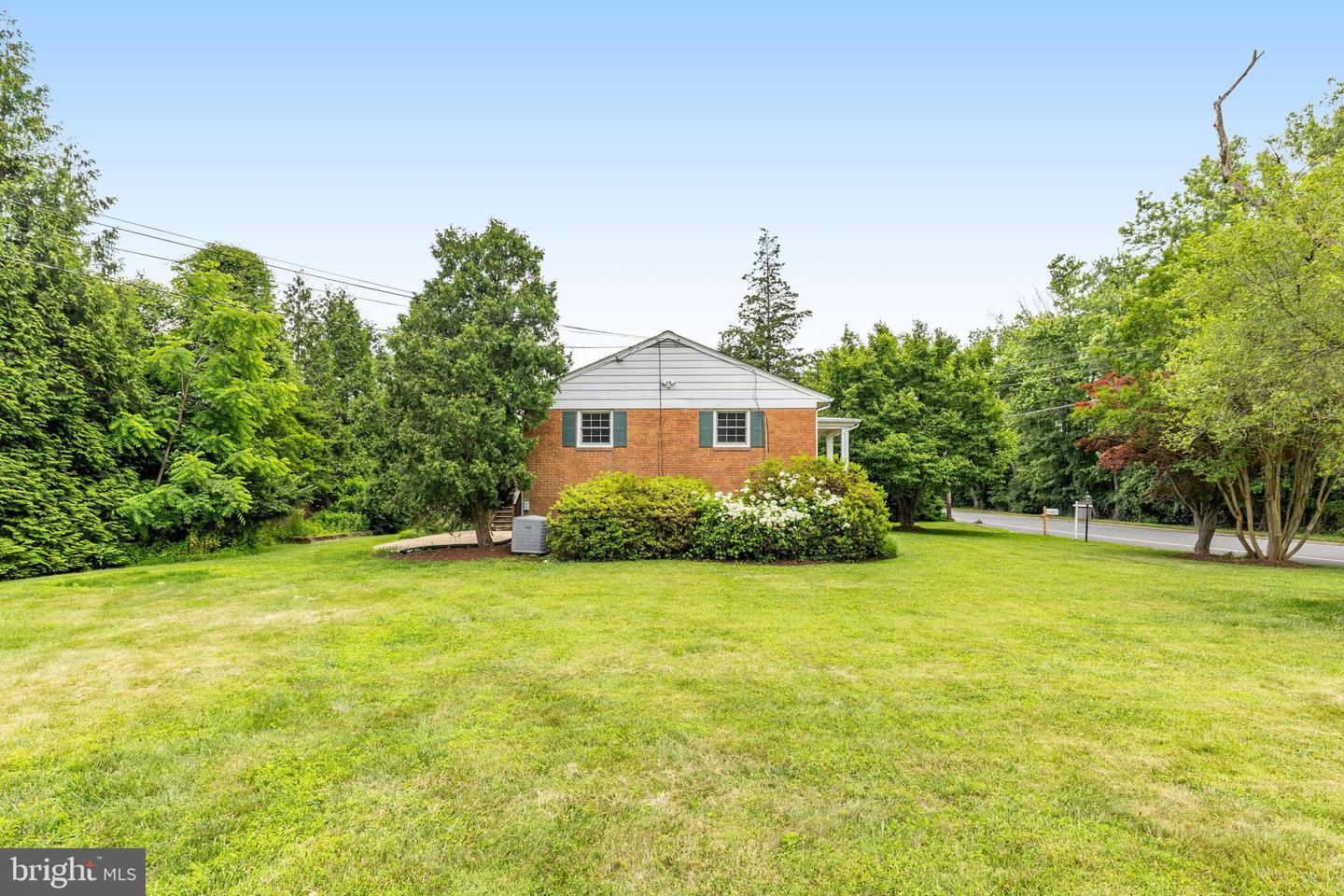 1023 WESTBRIAR DR NE