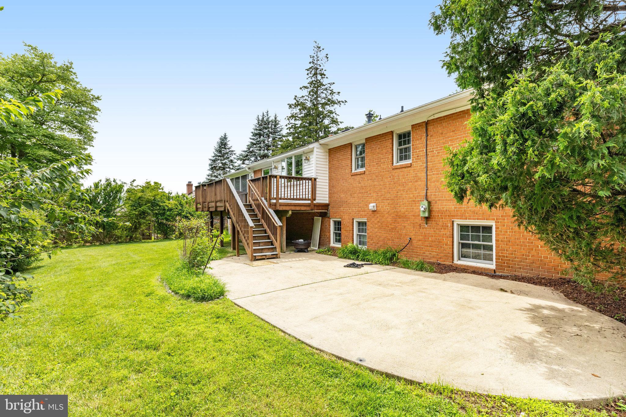 1023 WESTBRIAR DR NE