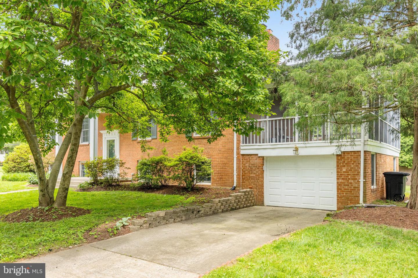 1023 WESTBRIAR DR NE