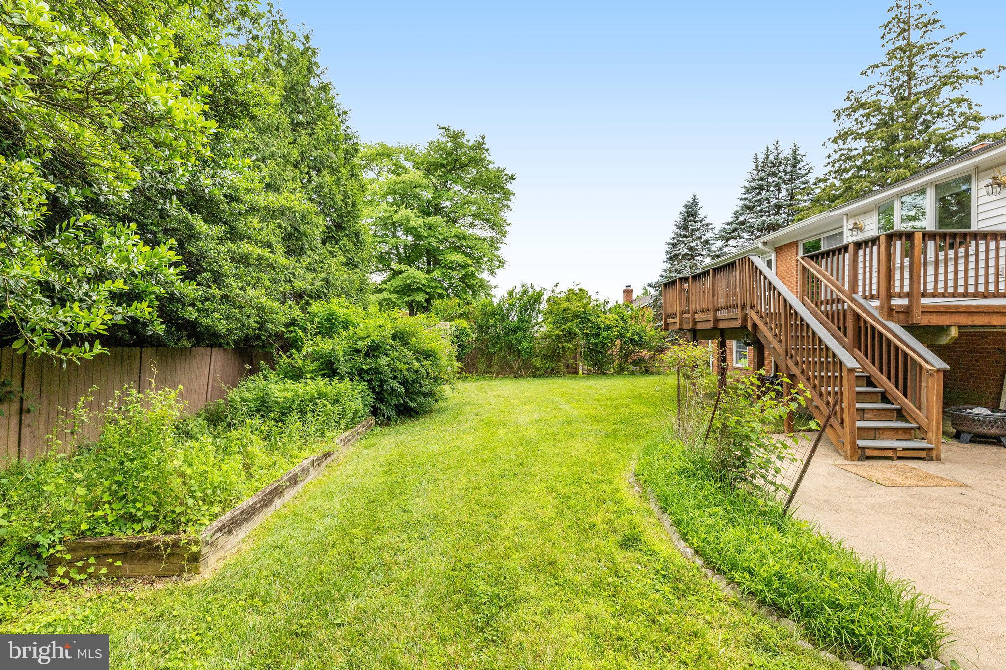 1023 WESTBRIAR DR NE