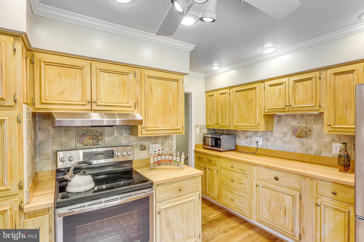 1023 WESTBRIAR DR NE