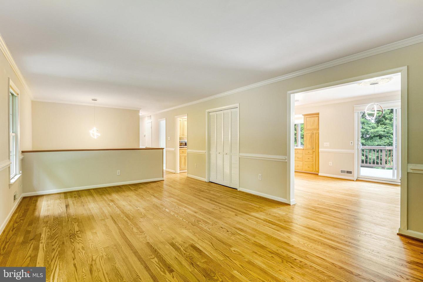 1023 WESTBRIAR DR NE