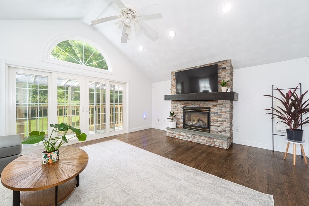 17 Lindsay Rd