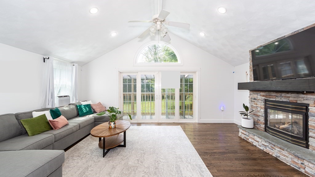 17 Lindsay Rd
