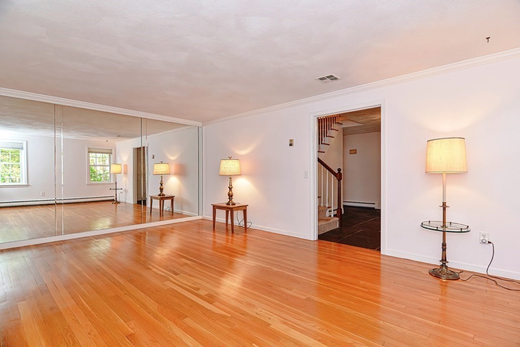 9 Juniper Ln