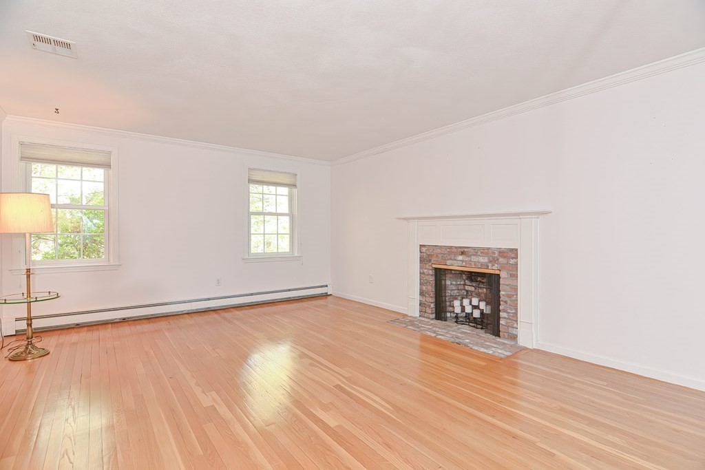 9 Juniper Ln