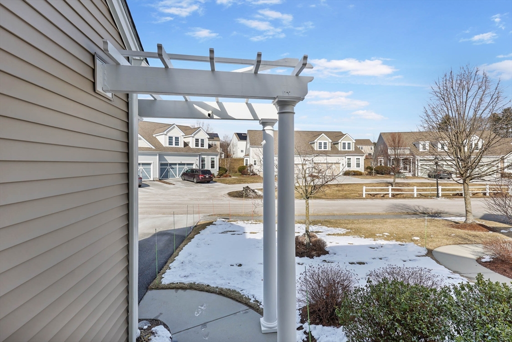 9 Autumn Ridge Dr # 9