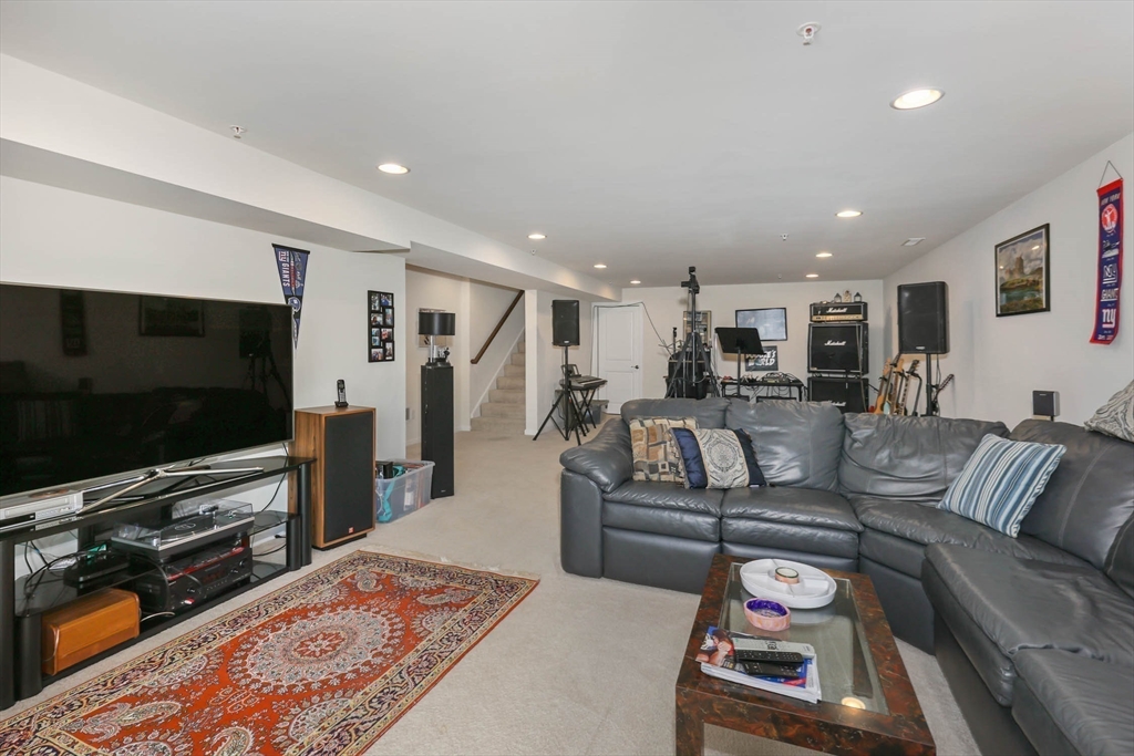 9 Autumn Ridge Dr # 9