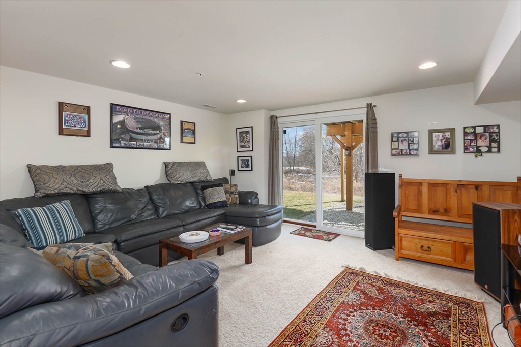9 Autumn Ridge Dr # 9