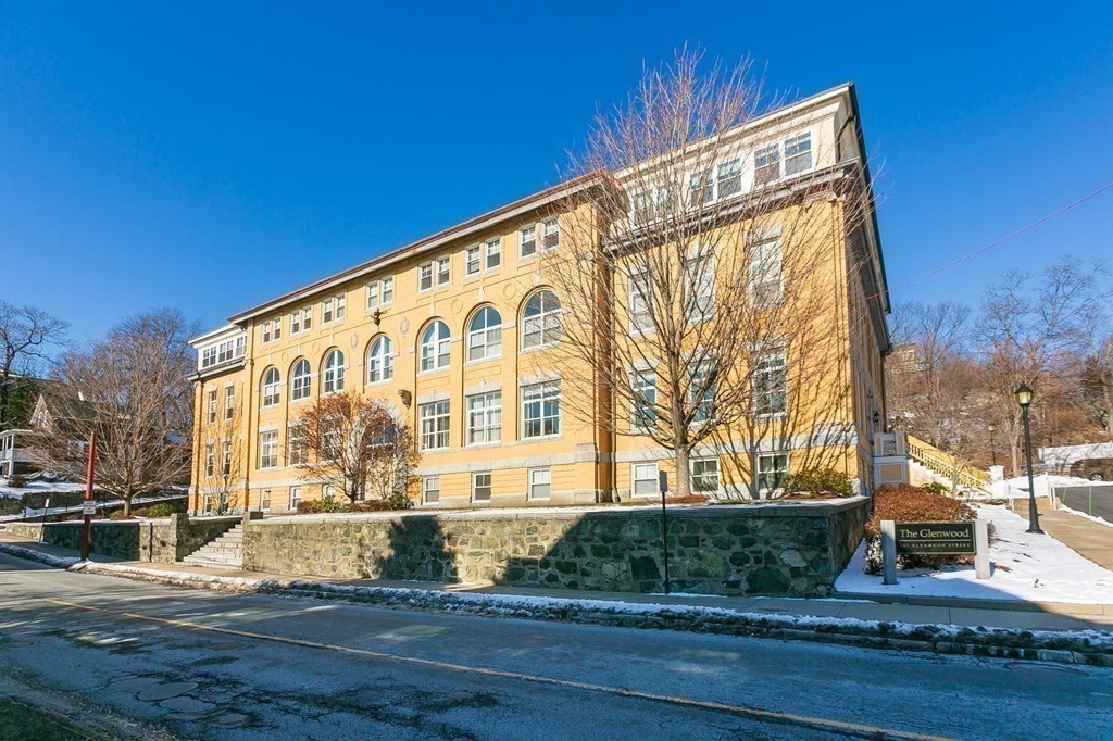 145 Glenwood St # 303