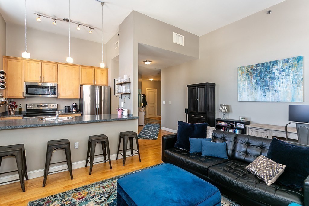 145 Glenwood St # 303