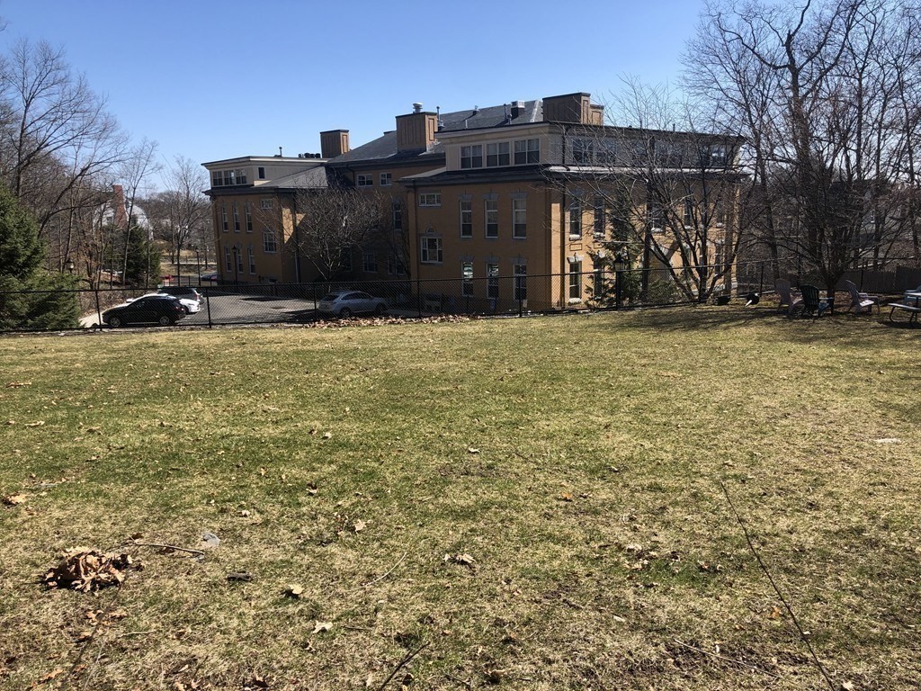 145 Glenwood St # 303