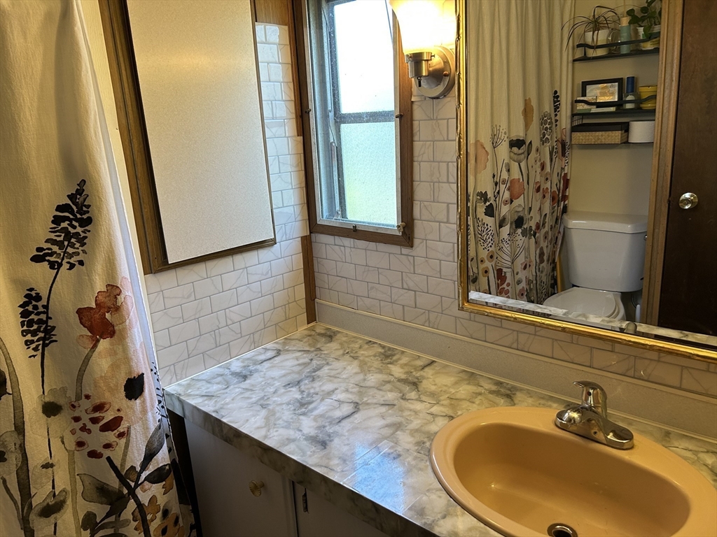 106 Mayflower Avenue