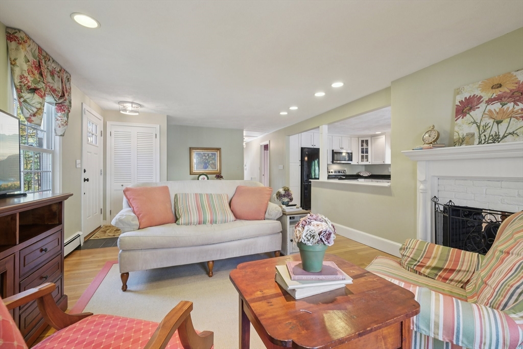 39 Woodbury Rd, Southborough