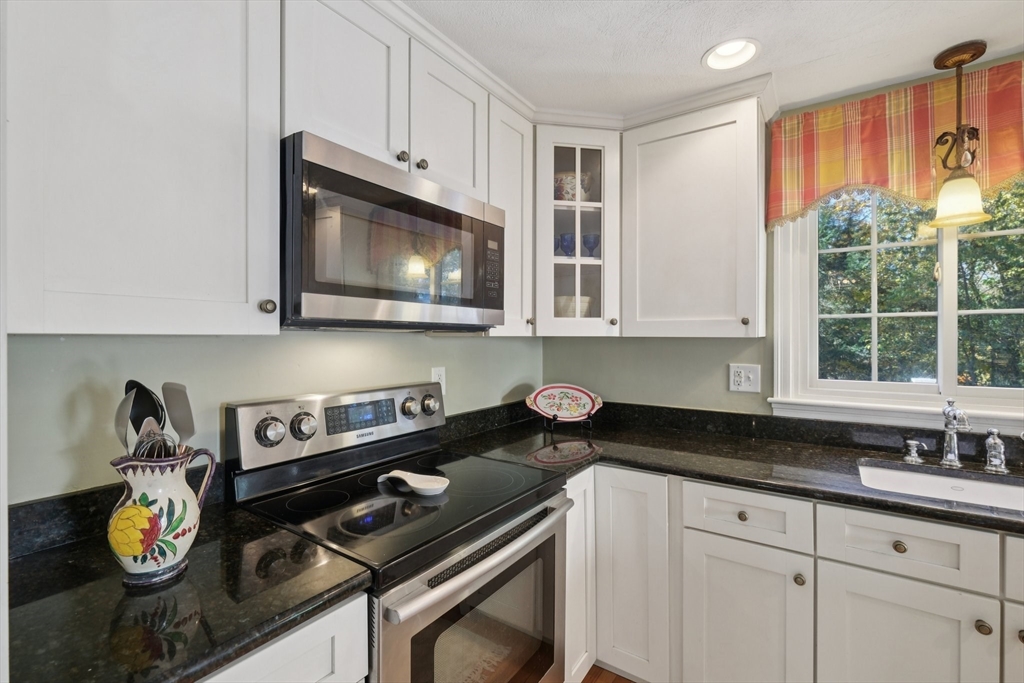 39 Woodbury Rd, Southborough