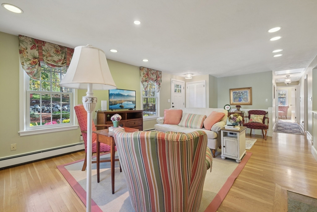 39 Woodbury Rd, Southborough