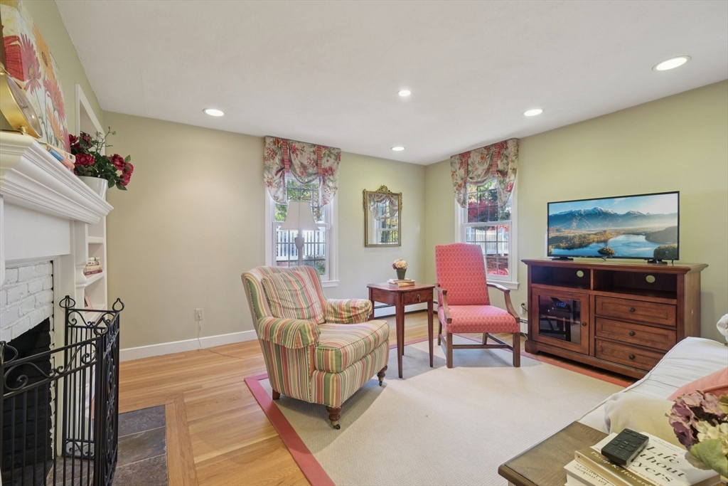39 Woodbury Rd, Southborough
