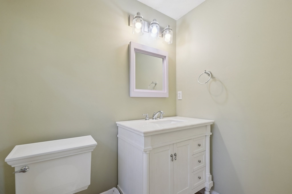39 Woodbury Rd, Southborough
