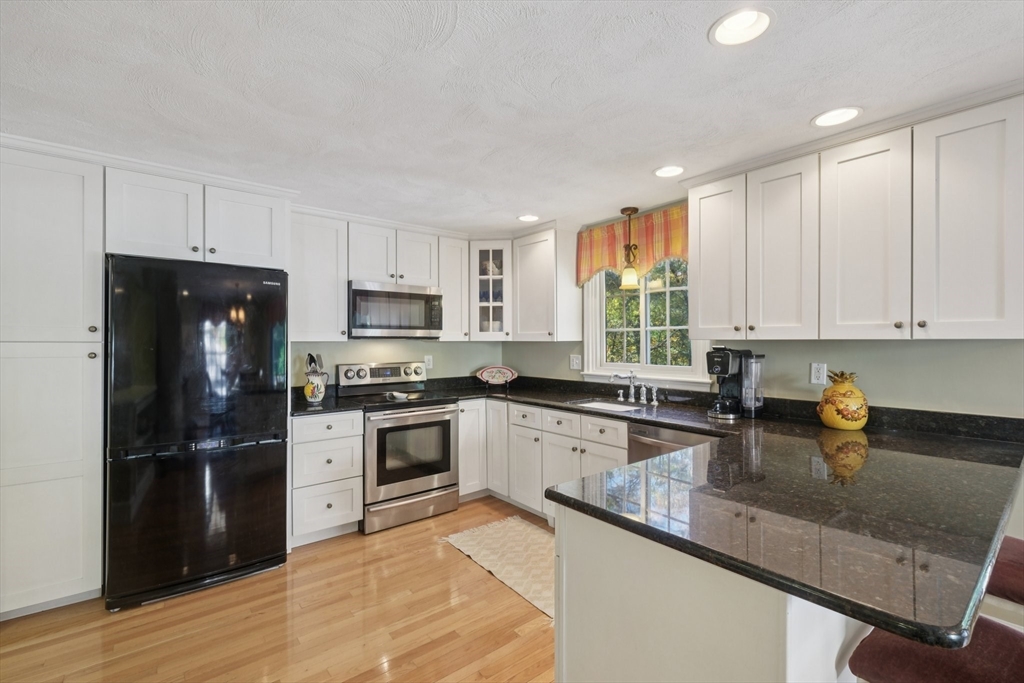 39 Woodbury Rd, Southborough