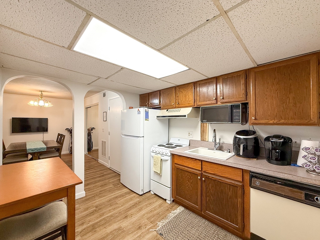 10 Shadowbrook Ln # 24