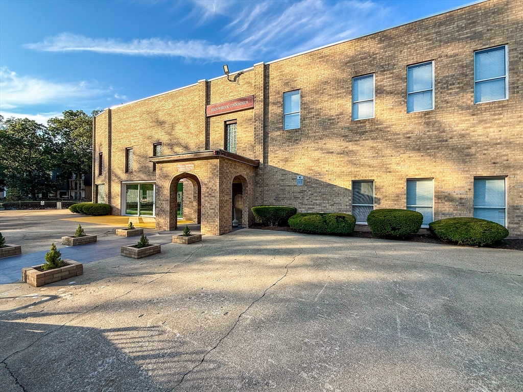 10 Shadowbrook Ln # 24