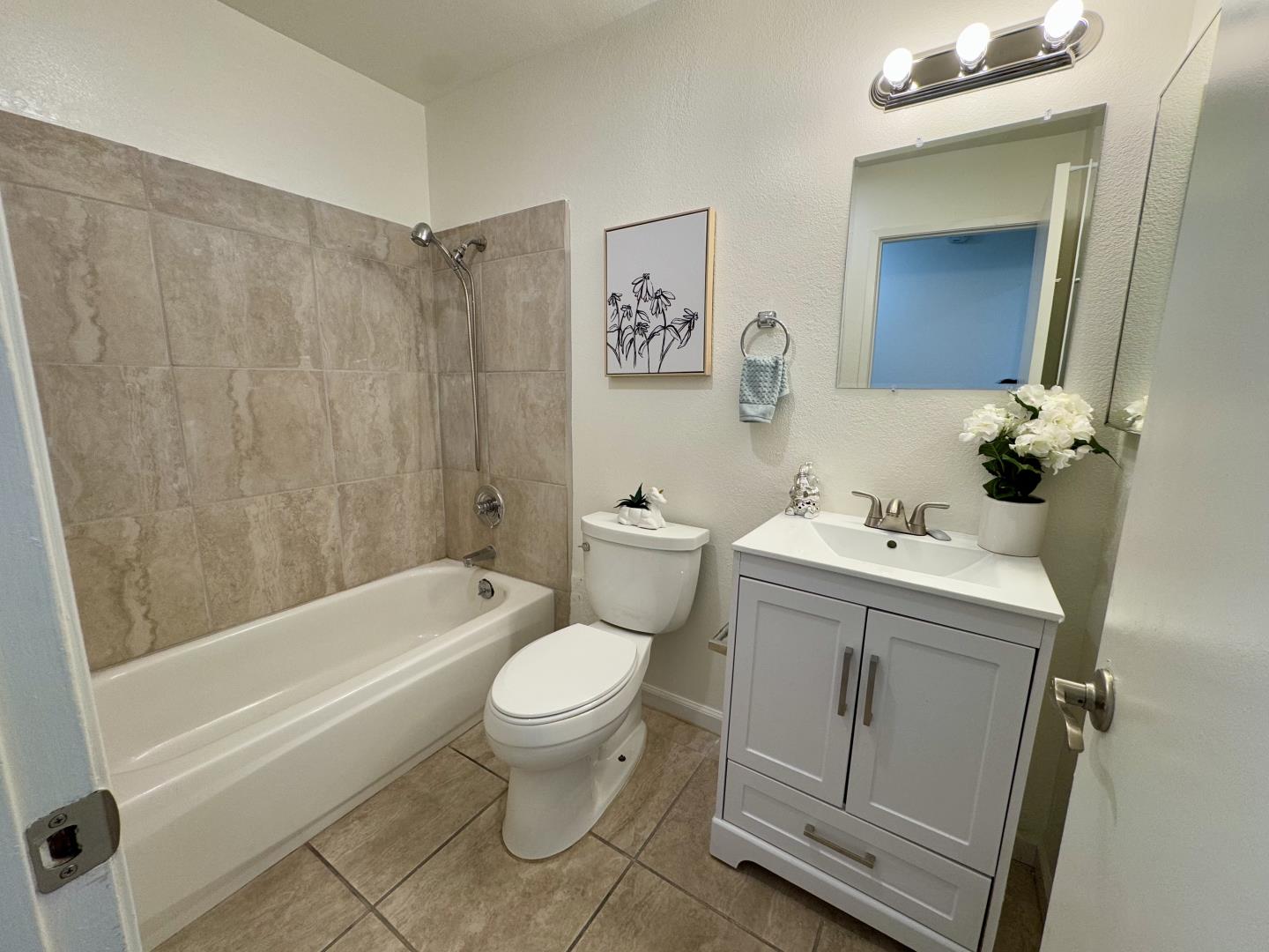 1055 North Capitol Avenue 165