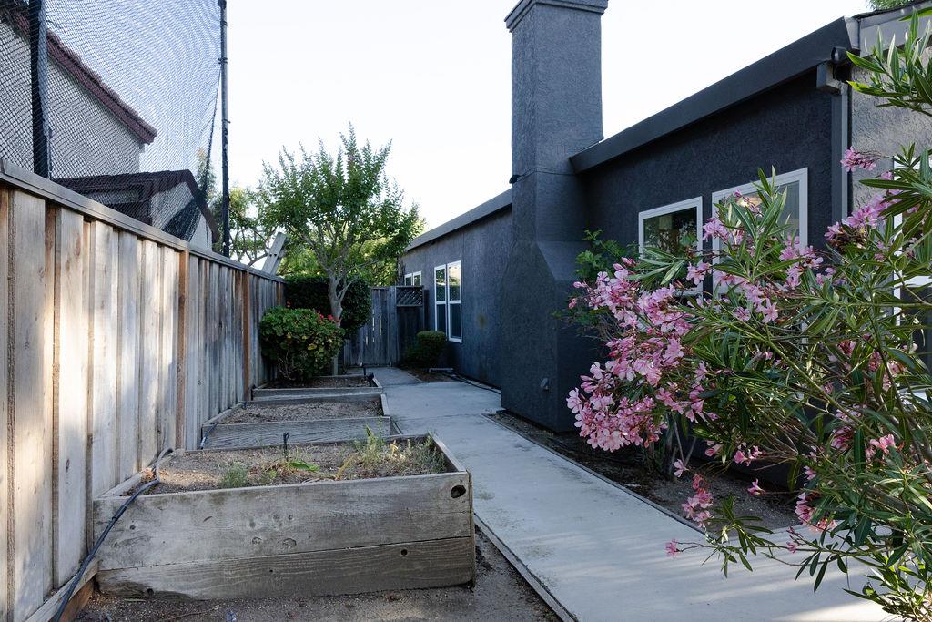 501 Bobbys Lane