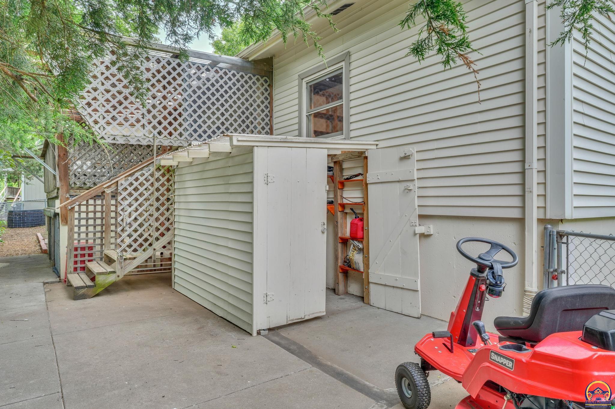 1325 SE 43rd St