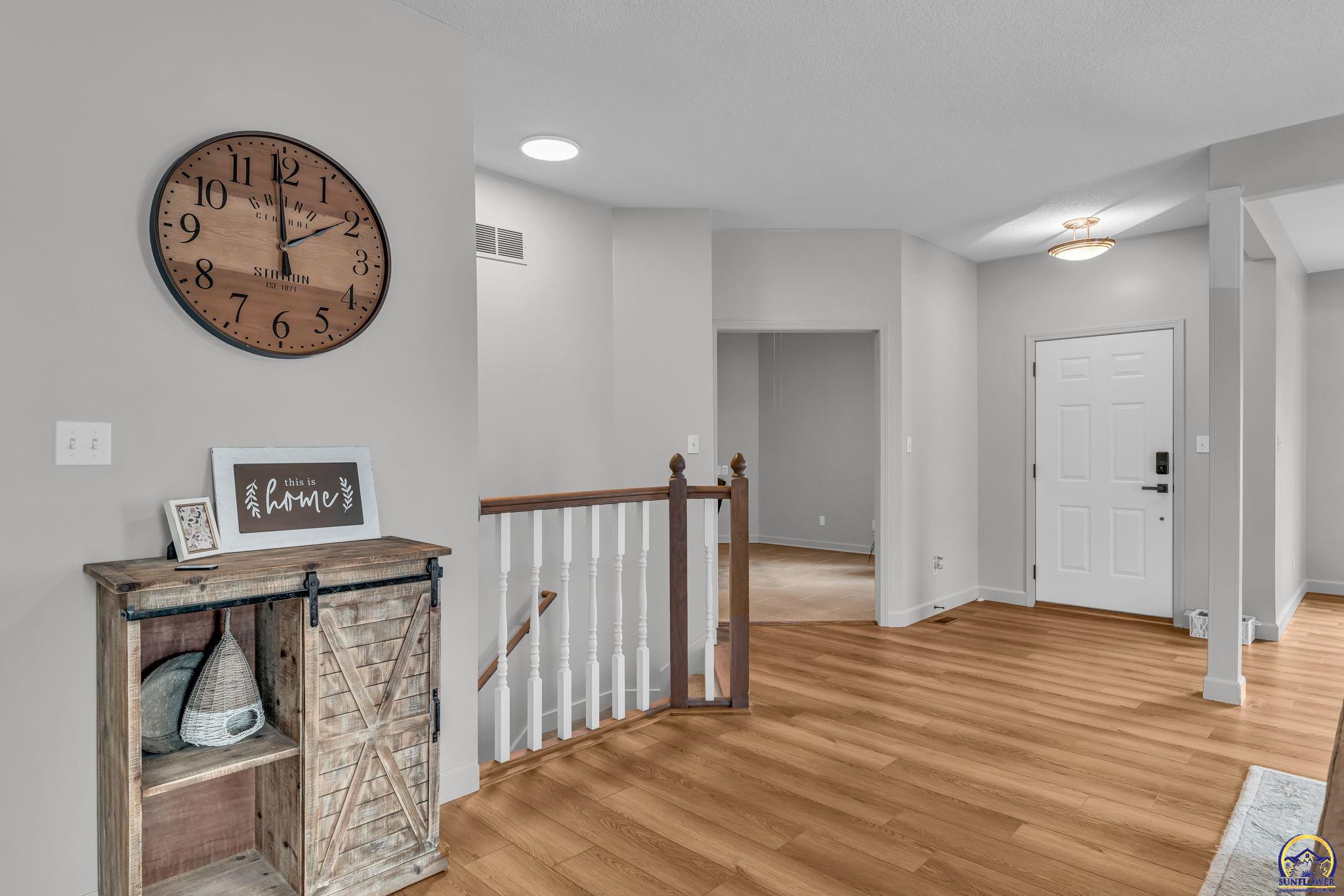 940 SW Woodbridge CT