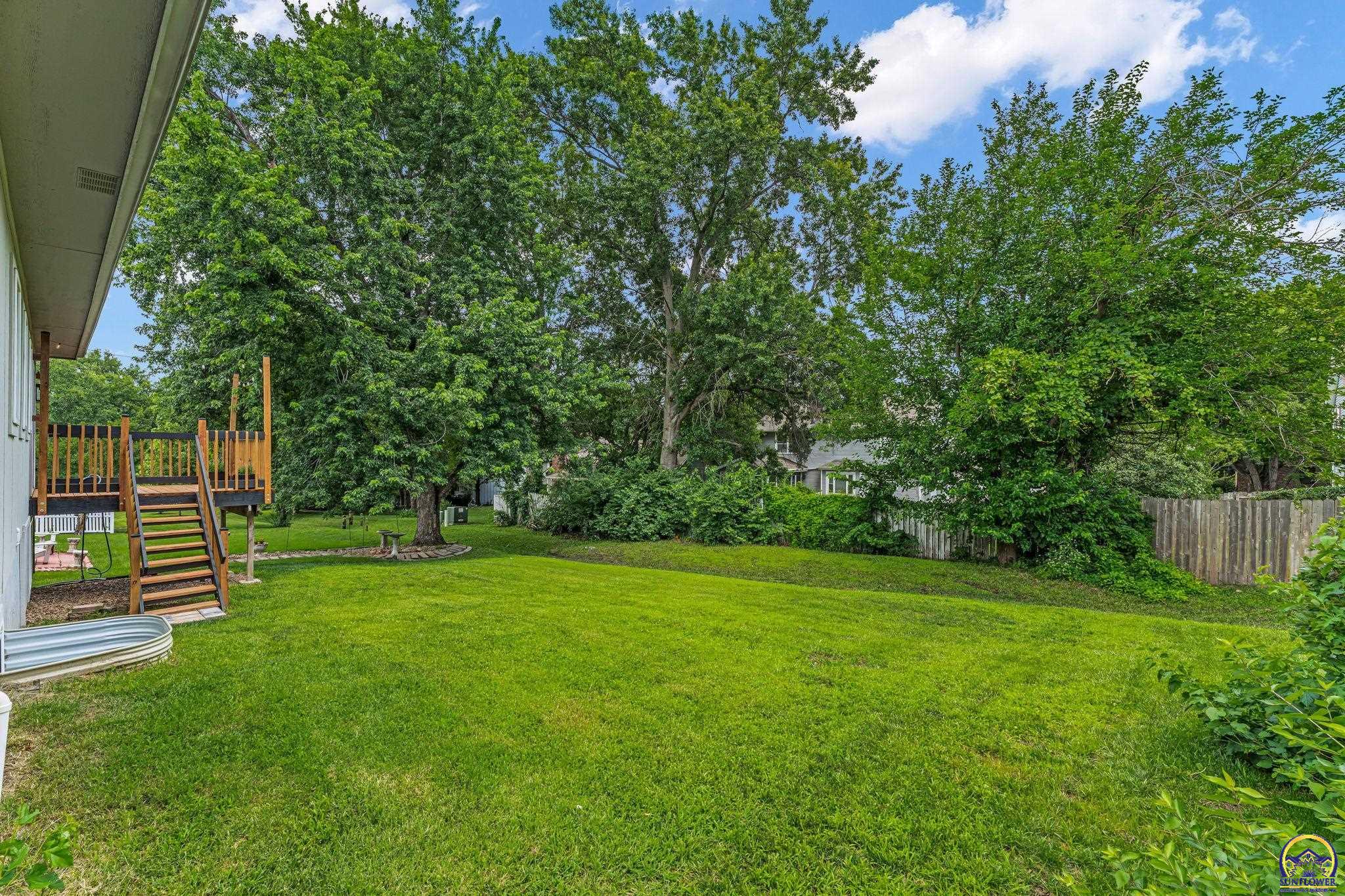 940 SW Woodbridge CT