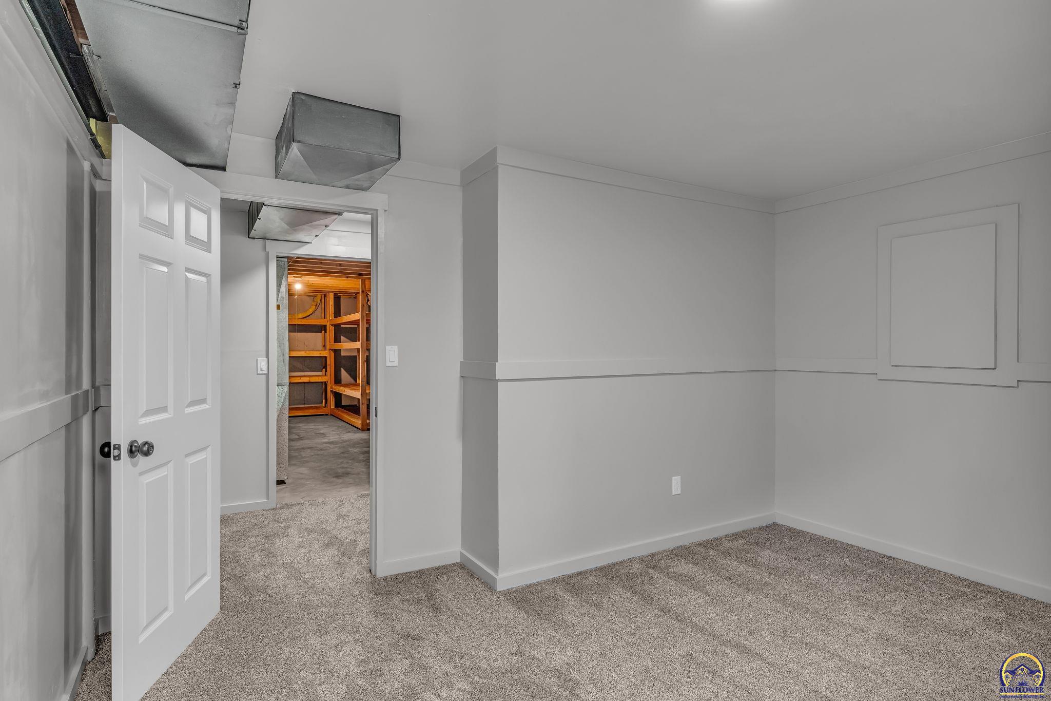 940 SW Woodbridge CT