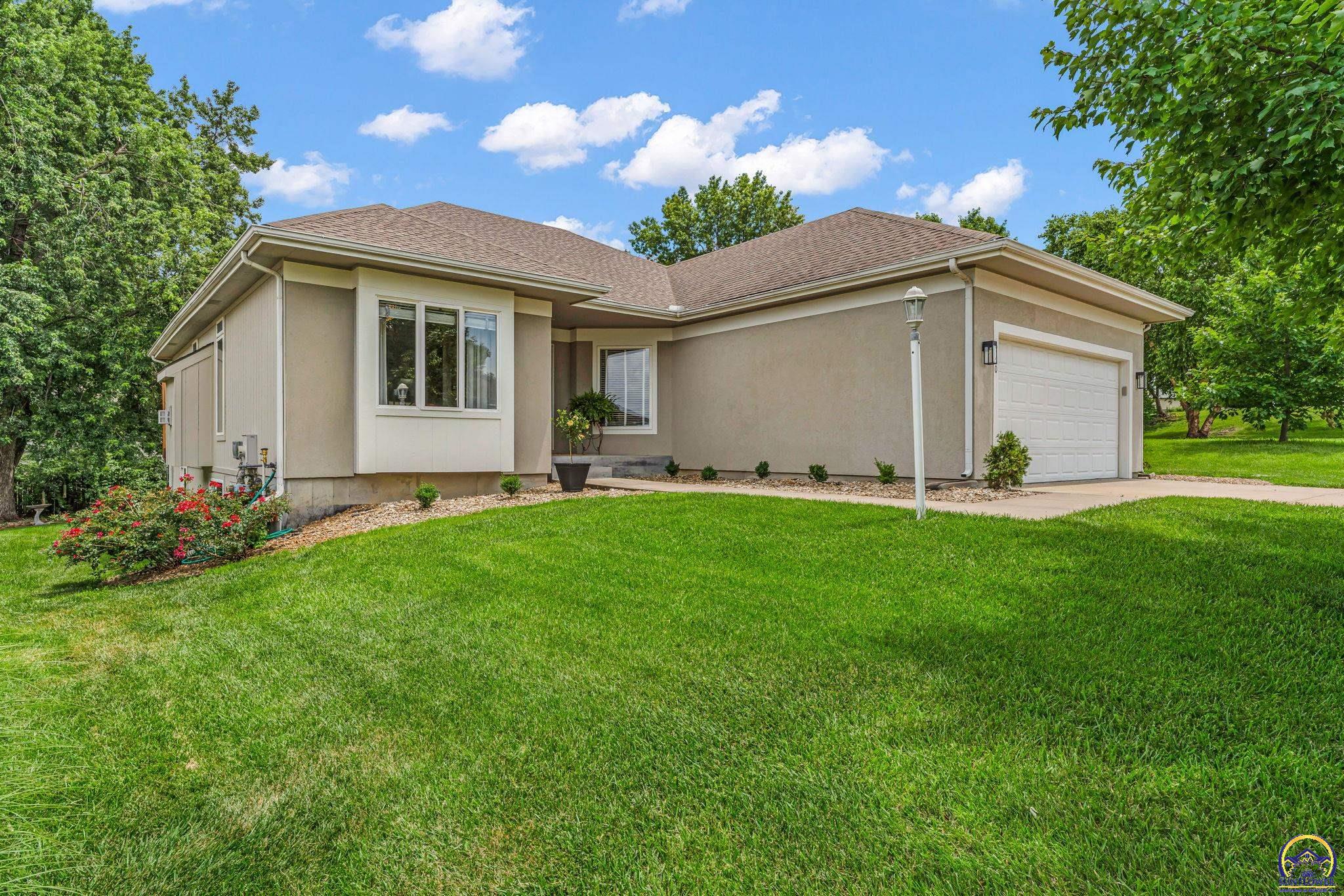 940 SW Woodbridge CT