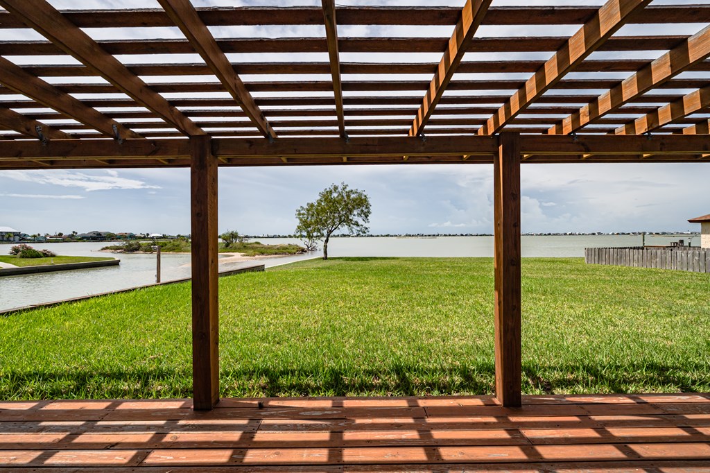 148 Lakeshore Drive