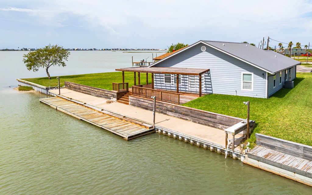 148 Lakeshore Drive