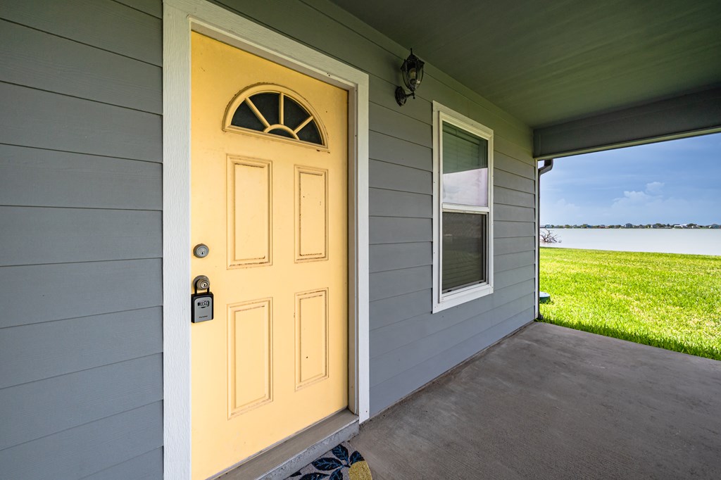 148 Lakeshore Drive