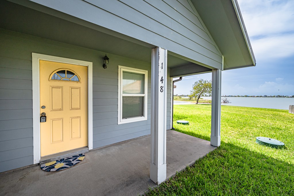 148 Lakeshore Drive