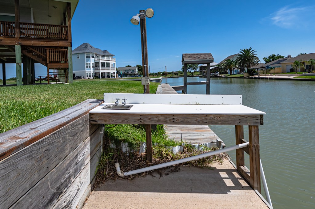 148 Lakeshore Drive